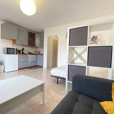 06bq Close To The Apartment *