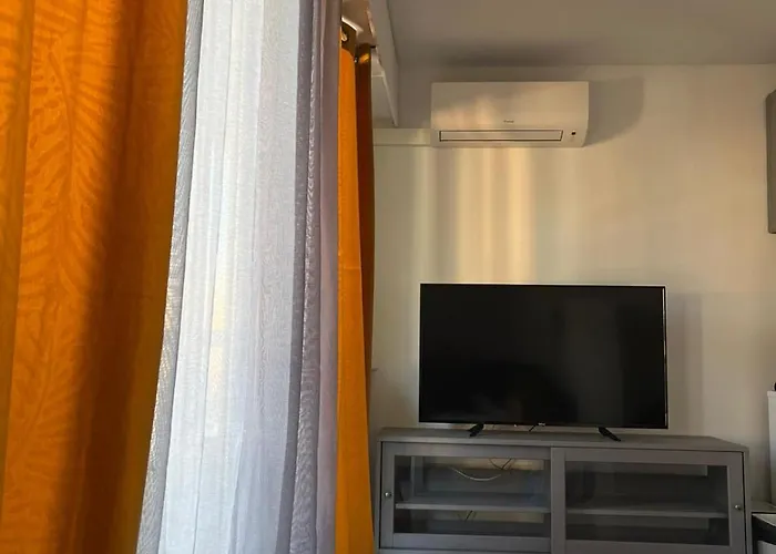 06bq Close To The * روكوبرُن كاب مارتي